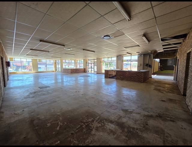 1,000M² WAREHOUSE FOR SALE IN HILTON